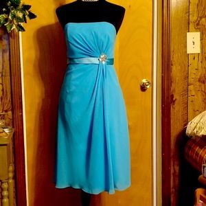 Beautiful teal short formal by Impression Bridal size 6 excellent used condition